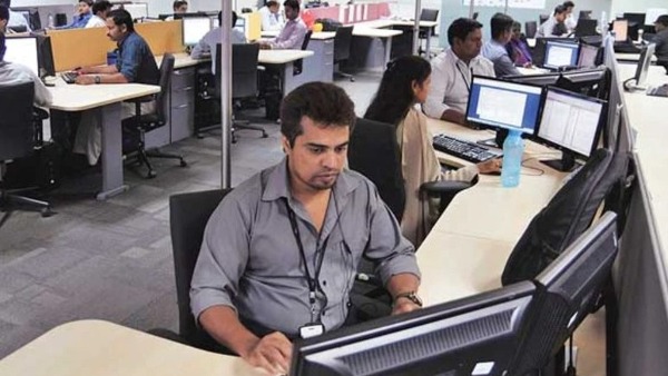 இந்திய ஐடி துறைக்கு ஆபத்து.. அமெரிக்காவின் 'HIRE' மசோதாவால் ரூ.22,039 கோடி வருவாய் இழப்பு!