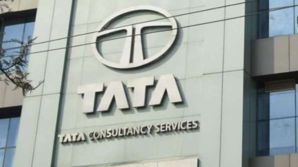 திடீர் பணி நீக்கம்.. கேள்வி கேட்ட ஊழியரை அடித்து அவமானப்படுத்திய TCS HR! போலீசில் புகார்!!