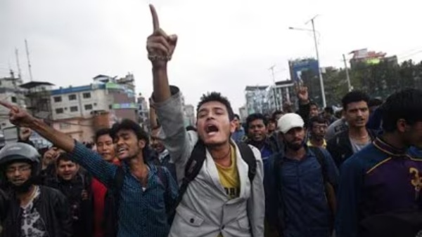 பற்றி எரியும் Nepal..! பேஸ்புக், யூடியூப் என 26 சமுக வலைத்தளங்கள் தடை, போராட்டத்தில் குதித்த Gen Z!