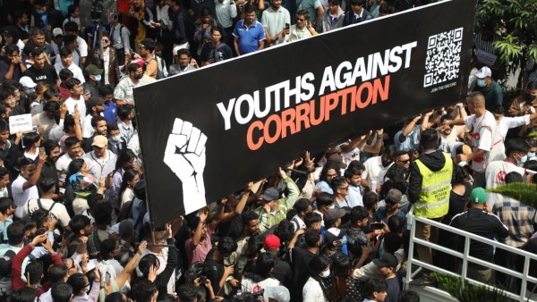 Nepal Unrest: தலைமறைவான பிரதமர்.. ஆட்சியை கைப்பற்றிய ராணுவம்..முடிவுக்கு வருமா இளைஞர்கள் போராட்டம்?