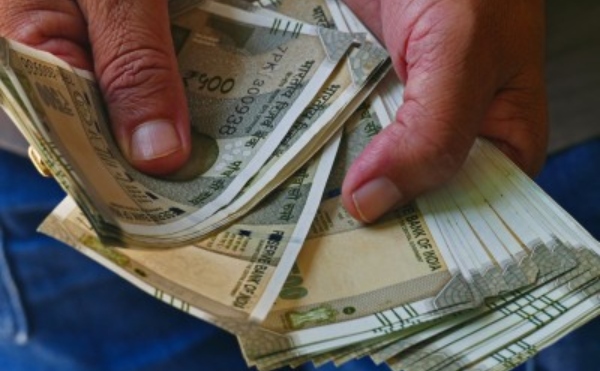 மக்கள் கைகளில் ரூ. 2 லட்சம் கோடி ! நிதி அமைச்சர் நிர்மலா சீதாராமன் போடும் கணக்கு!!