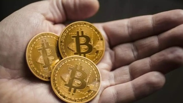 நிலைகுலைந்த கிரிப்டோ சந்தை.. 600 பில்லியன் டாலர் இழப்பிலும் லாபம் ஈட்டிய நாணயங்கள்..!!