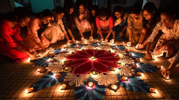 தீபாவளி கொண்டாட்டத்திற்காக ஊழியர்கள் ரூ.1,200 செலுத்த வேண்டும்.. கொதித்தெழுந்த நெட்டிசன்கள்.!!