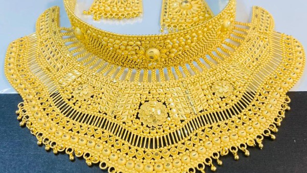 நாள்தோறும் புதிய உச்சம் தொடும் தங்கம்! மக்களை நகை வாங்க வைக்க விற்பனையாளர்கள் புதிய திட்டம்!!