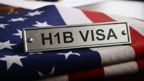 அமெரிக்க வேலைக்கு ஆப்பு..? H-1B விசா ஸ்பான்சர்ஷிப்பை நிறுத்தியது டிசிஎஸ், காக்னிசென்ட்..!! அமெரிக்க வேலைக்கு ஆப்பு..? H-1B விசா ஸ்பான்சர்ஷிப்பை நிறுத்தியது டிசிஎஸ், காக்னிசென்ட்..!!