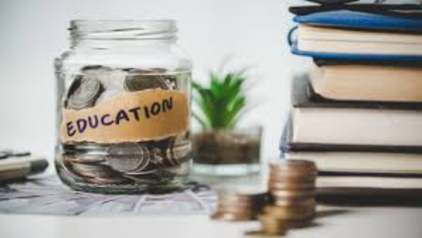 பள்ளி டூ கல்லூரி 10 பைசா செலவு இல்லாமல் படிக்கலாம்.. ஆனா பெற்றோர் 'ஒரு' விஷயத்தை மட்டும் செய்யணும்! பள்ளி டூ கல்லூரி 10 பைசா செலவு இல்லாமல் படிக்கலாம்.. ஆனா பெற்றோர் 'ஒரு' விஷயத்தை மட்டும் செய்யணும்!