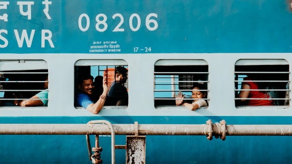 ரயில் டிக்கெட்டை ரத்து செய்யாமல் பயண தேதியை மாற்றலாம்!! இனி தண்டமா பணத்தை இழக்க வேண்டாம்!!