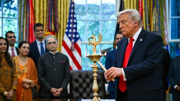 பிரதமர் மோடியிடம் தொலைபேசியில் பேசிய டிரம்ப்!! விரைவில் வர்த்தக ஒப்பந்தம் கையெழுத்தாகிறதா? பிரதமர் மோடியிடம் தொலைபேசியில் பேசிய டிரம்ப்!! விரைவில் வர்த்தக ஒப்பந்தம் கையெழுத்தாகிறதா?