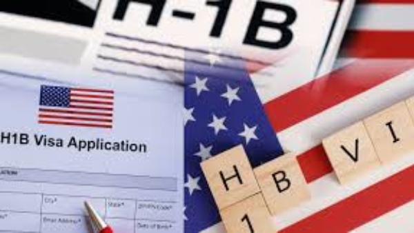 அமெரிக்க இளைஞர்களின் கனவுகளை பறிக்கிறார்களா இந்தியர்கள்? – அமெரிக்க அரசின் வீடியோவால் சர்ச்சை!!