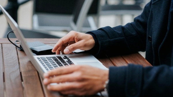 ரூ.1.5 லட்சம் சம்பளம் கொடுத்த அமேசான்.. மன நிம்மதிக்காக வேலையை விட்டு சொந்த ஊருக்கே வந்த ஊழியர்..!!