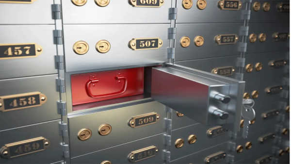 லாக்கர்ல இருக்கும் நகைக்கு கூட பாதுகாப்பு இல்லை!! சென்னை வங்கியில் நடந்த அதிர வைக்கும் சம்பவம்!!