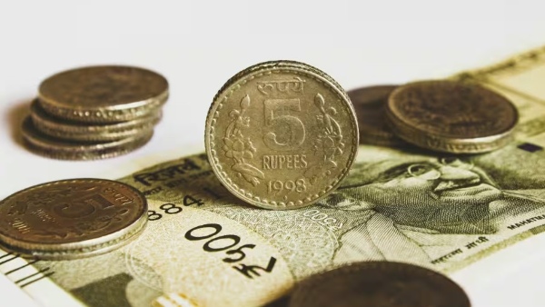 SIP-இல் கூட்டு வட்டி செய்யும் மேஜிக்.. 10 ஆண்டுகளில் ரூ.4 கோடி லாபம்.. நிதி ஆலோசகர் சொல்லும் டிப்ஸ்!