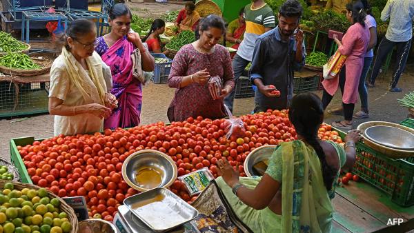 தக்காளி சட்னி, தக்காளி சாதத்துக்கு குட்பை..!! ஒரே மாதத்தில் தடாலடியாக உயர்ந்த தக்காளி விலை..!