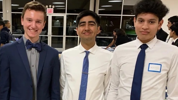 23 வயதில் பில்லியனர் கிளப்பில் இணைந்த 3 நண்பர்கள்.. AI மூலம் சாதித்த இந்திய வம்சாவளி இளைஞர்கள்..!!