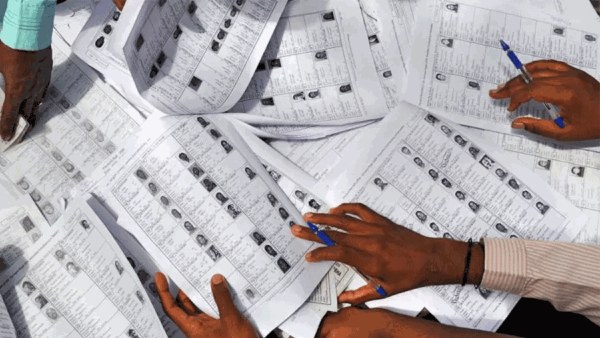 வாக்காளர் பட்டியலில் உங்க பெயர் இல்லையா? பதறாதீங்க.. இத செஞ்சா உங்க பெயர் சேர்த்திடுவாங்க!!