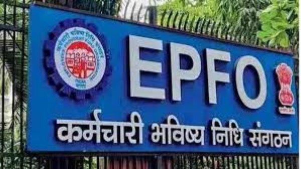 EPFO வெளியிட்ட மேஜர் அப்டேட்!! ஓராண்டு வேலை இனி கட்டாயமில்லை!! லட்சக்கணக்கான ஊழியர்கள் நிம்மதி!!