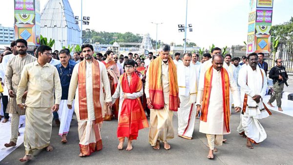 முதல்ல லட்டு..! இப்போ பட்டு..! திருப்பதி ஏழுமலையான் கோயிலில் நடந்த மிகப்பெரிய மோசடி அம்பலம்!! முதல்ல லட்டு..! இப்போ பட்டு..! திருப்பதி ஏழுமலையான் கோயிலில் நடந்த மிகப்பெரிய மோசடி அம்பலம்!!