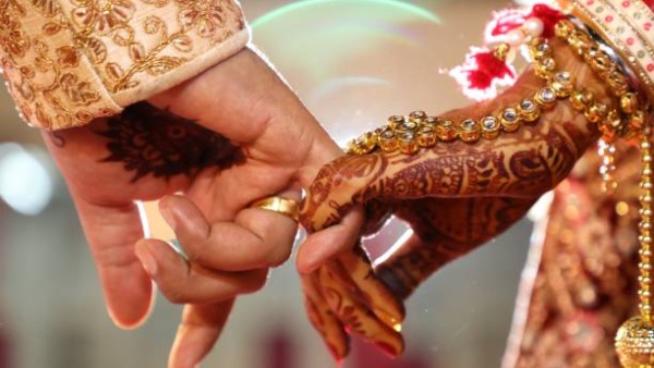 இந்தியாவில் ஒரு திருமணத்தை நடத்தி முடிக்க எவ்வளவு செலவாகிறது தெரியுமா? அதிர்ச்சி தரும் ரிப்போர்ட்!!