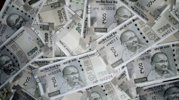 எதற்கெடுத்தாலும் ரூ.500 நோட்டை நீட்டும் மக்கள்!! இந்தியாவில் அதிகரிக்கும் புதிய சிக்கல்!!