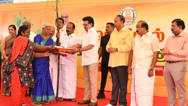 பொங்கல் பரிசு ரூ.3000 வாங்காதவர்களுக்கு கடைசி வாய்ப்பு!! இத தவறவிட்டா பணம் கிடைக்காது!!