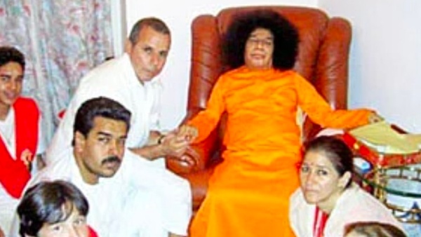 அதிசயம் ஆனால் உண்மை!! சத்ய சாய் பாபாவை கும்பிட்டு சென்றாலே தேடி வரும் அதிபர் பதவி!!