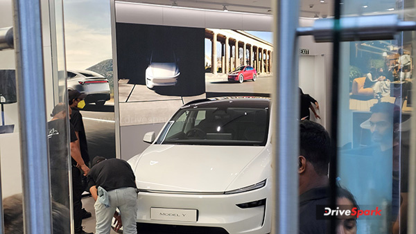 ஸ்டாக்கை கிளியர் பண்ண ரூ2 லட்சம் தள்ளுபடி! 