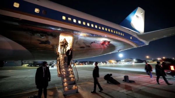 டிரம்ப் விமானத்தில் கோளாறு.. அவசரமாக தரையிறக்கப்பட்ட  ஏர் ஃபோர்ஸ் ஒன் விமானம்..!!