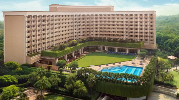 ஒரு நாள் ஹோட்டல் ரூம்-க்கு 32 லட்சம் கட்டணம்.. டெல்லியில் அதிர்ச்சி..! எல்லாம் AI படுத்தும்பாடு..!