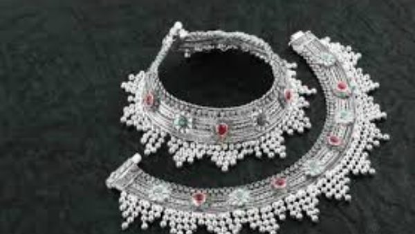 வெள்ளி விலையில் திடீர் ஜம்ப்.. ஒரே நாளில் 6% உயர்வு! ரூ2.68 லட்சத்தைத் தொட்டது- இப்போதே வாங்கலாமா?