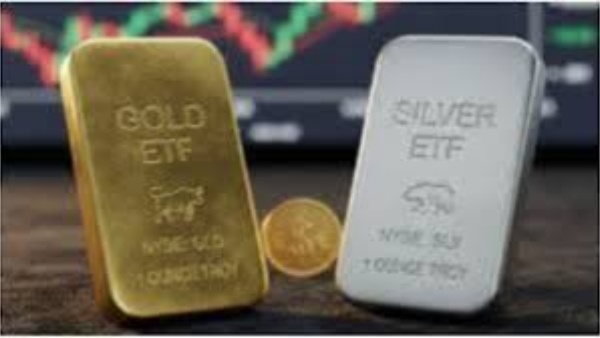 வெள்ளி 15% சரிவு.. தங்கம் 3% ஏற்றம்! குழப்பத்தில் முதலீட்டாளர்கள் - இப்போது என்ன செய்வது?