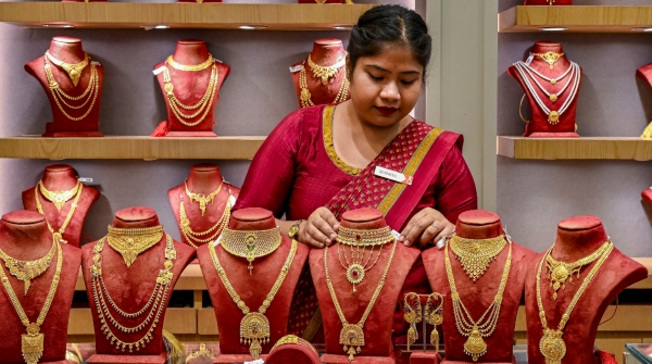 மீண்டும் கதற விடும் தங்கம் விலை.. ஒரே நாளில் ரூ.5040 உயர்வு.. வெள்ளியும் உச்சம்! புலம்பும் மக்கள்