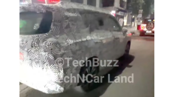 பக்காவா முழு மறைப்புடன் இரவில் சுற்றி திரிந்த எம்ஜி கார்!