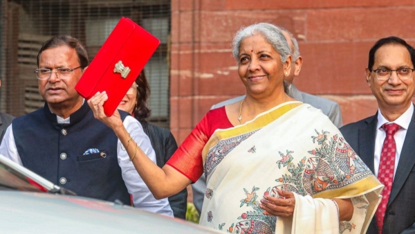 காஞ்சிபுரம் பட்டு புடவை உடுத்தி பட்ஜெட் தாக்கல்!! நிர்மலா சீதாராமனின் புடவை தேர்வு சொல்வது என்ன? காஞ்சிபுரம் பட்டு புடவை உடுத்தி பட்ஜெட் தாக்கல்!! நிர்மலா சீதாராமனின் புடவை தேர்வு சொல்வது என்ன?