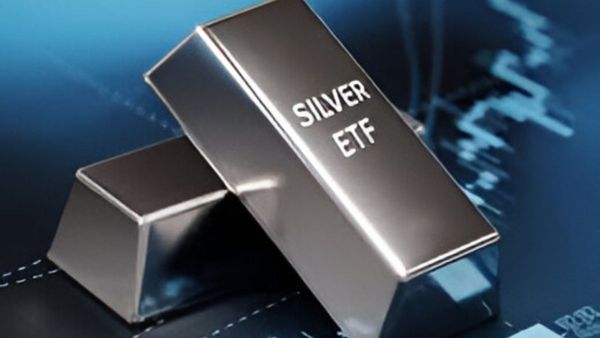 வெள்ளியில் முதலீடு செய்தவர்களுக்கு சிக்கல்? 21% சரிந்த Silver ETFகள்..! இப்போது என்ன செய்யலாம்?