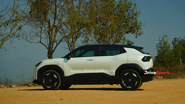 ஓட்டி பார்த்ததில் மெர்சலாகி விட்டோம்.. முதல் டொயோட்டா இ-கார்