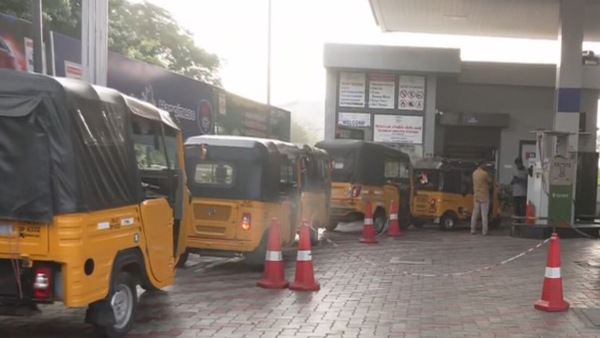 முதல்ல ஹோட்டல்.. இப்போ ஆட்டோ..!! முடங்கும் மெட்ரோ நகரங்கள்.!! கொரோனா காலத்தை விட மோசம்!!