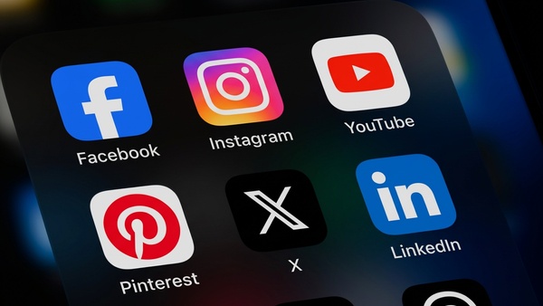 16 வயதுக்குட்பட்ட குழந்தைகள் சமூக வலைதளங்களை பயன்படுத்த தடை: முன்னோடி அறிவிப்பை வெளியிட்ட கர்நாடகா