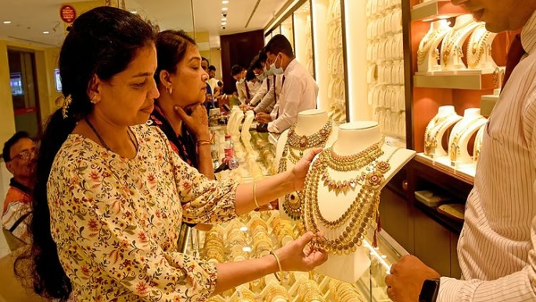 தூங்கிட்டிருந்த மிருகத்த தட்டி எழுப்பிட்டாங்க!! நாளை தங்கம், வெள்ளி சந்தை பத்தி எரிய போகுது!!