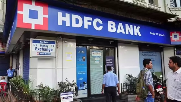 52 வார சரிவில் HDFC வங்கி பங்குகள்.. ஓரேயொரு நபர் செய்த வேலையால்.. ரூ.1 லட்சம் கோடி காலி..!!!