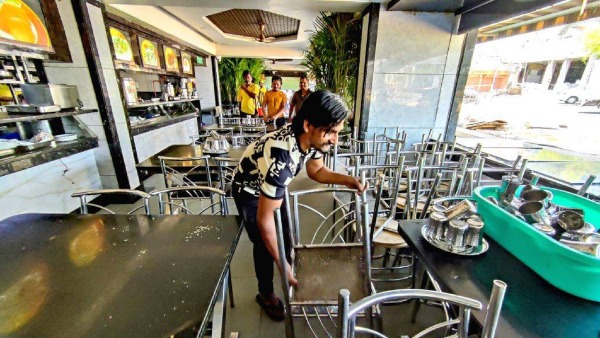 முதல்ல ஹோட்டல்.. இப்போ ஆட்டோ..!! முடங்கும் மெட்ரோ நகரங்கள்.!! கொரோனா காலத்தை விட மோசம்!!