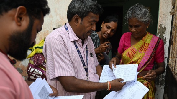 சட்டமன்ற தேர்தல் 2026: உங்களின் Booth Slip-ஐ ஆன்லைனில் டவுன்லோட் செய்வது எப்படி? சட்டமன்ற தேர்தல் 2026: உங்களின் Booth Slip-ஐ ஆன்லைனில் டவுன்லோட் செய்வது எப்படி?