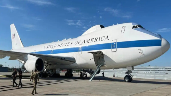 அமெரிக்க வானில் வட்டமிட்ட Dooms Day விமானம்!! டிரம்ப் ஈரானுக்கு விதித்த கெடு நெருங்குவதால் பதற்றம்!!