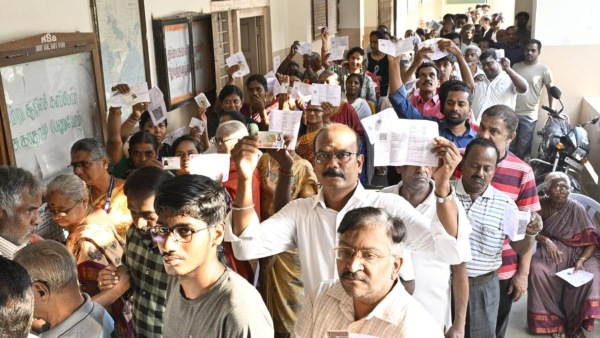 தமிழ்நாடு சட்டமன்ற தேர்தல் Live:ஒரு விரல் புரட்சி! கடந்த தேர்தல்களை விட அதிக வாக்குப்பதிவு நடக்குமா?