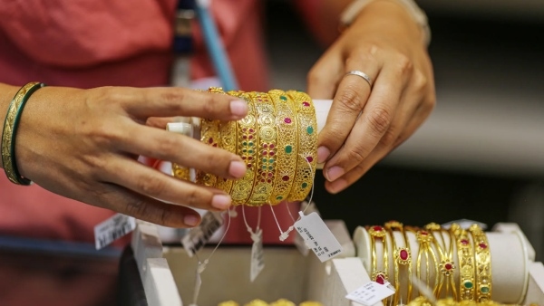 கோவை மக்களே நகை வாங்க செம சான்ஸ்!! ரூ.1000க்கு மேல் சரிந்த தங்கம் விலை!!