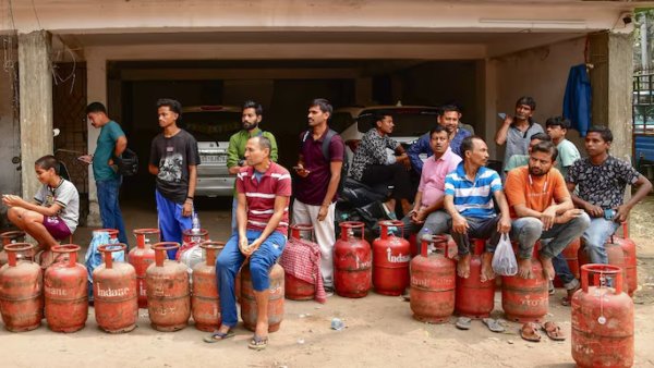 கேஸ் இணைப்பே வேண்டாம் என முடிவெடுக்கும் மக்கள்:LPG பிரச்சினைக்கு மத்தியில் ஏற்பட்டுள்ள மேஜர் மாற்றம் கேஸ் இணைப்பே வேண்டாம் என முடிவெடுக்கும் மக்கள்:LPG பிரச்சினைக்கு மத்தியில் ஏற்பட்டுள்ள மேஜர் மாற்றம்
