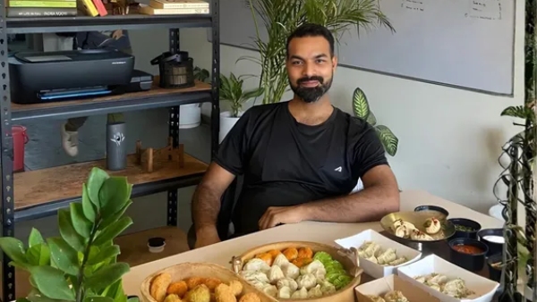 மாதம் ரூ.4 லட்சம் சம்பளம் தரும் வேலையை விட்டு ரோட்டு கடை போட்ட டெக்கி..!! சாதித்தாரா? சறுக்கினாரா?