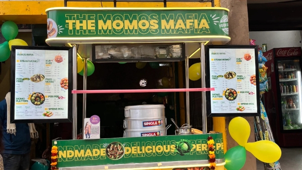 மாதம் ரூ.4 லட்சம் சம்பளம் தரும் வேலையை விட்டு ரோட்டு கடை போட்ட டெக்கி..!! சாதித்தாரா? சறுக்கினாரா?