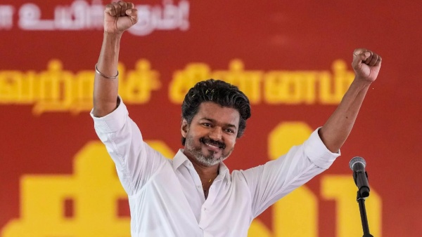 தற்குறிகள்.. அணில்களா..? தரமான சம்பவம் செய்த தவெக!! யாரையும் குறைத்து எடை போடக்கூடாது!!
