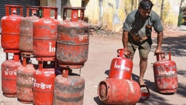 பெட்ரோல் டீசல் விலை ஏறிடுச்சு! அப்போ சிலிண்டர் விலை!