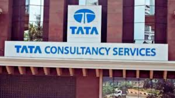 திடீரென போனஸ் தொகையை குறைத்த TCS..!!  காரணத்தை கேட்டு ஊழியர்கள் அதிர்ச்சி..!!